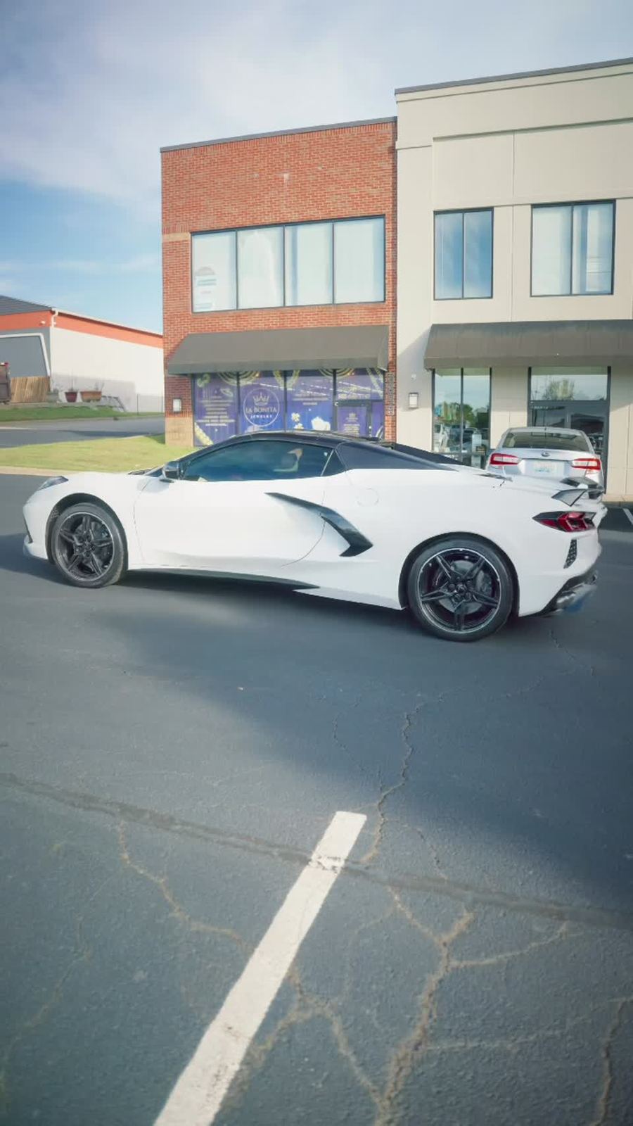 Producción de video con automóvil deportivo